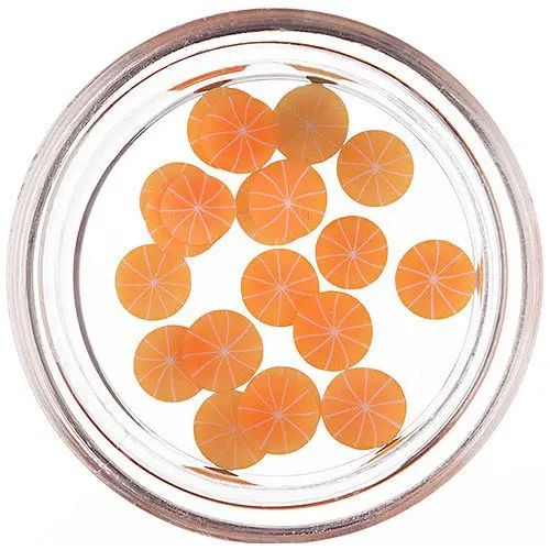 Narezana pomaranča iz fimo mase za dekoracijo nohtov