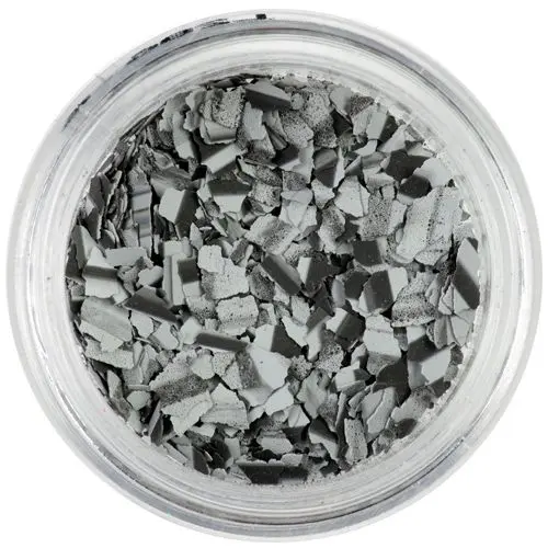Koščki konfetov, nepravilnih oblik - sivo-črni s črtami